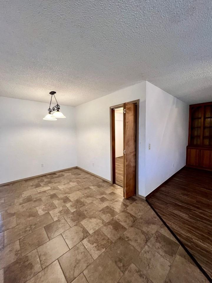 629 Westridge Dr - Photo 5 of 21