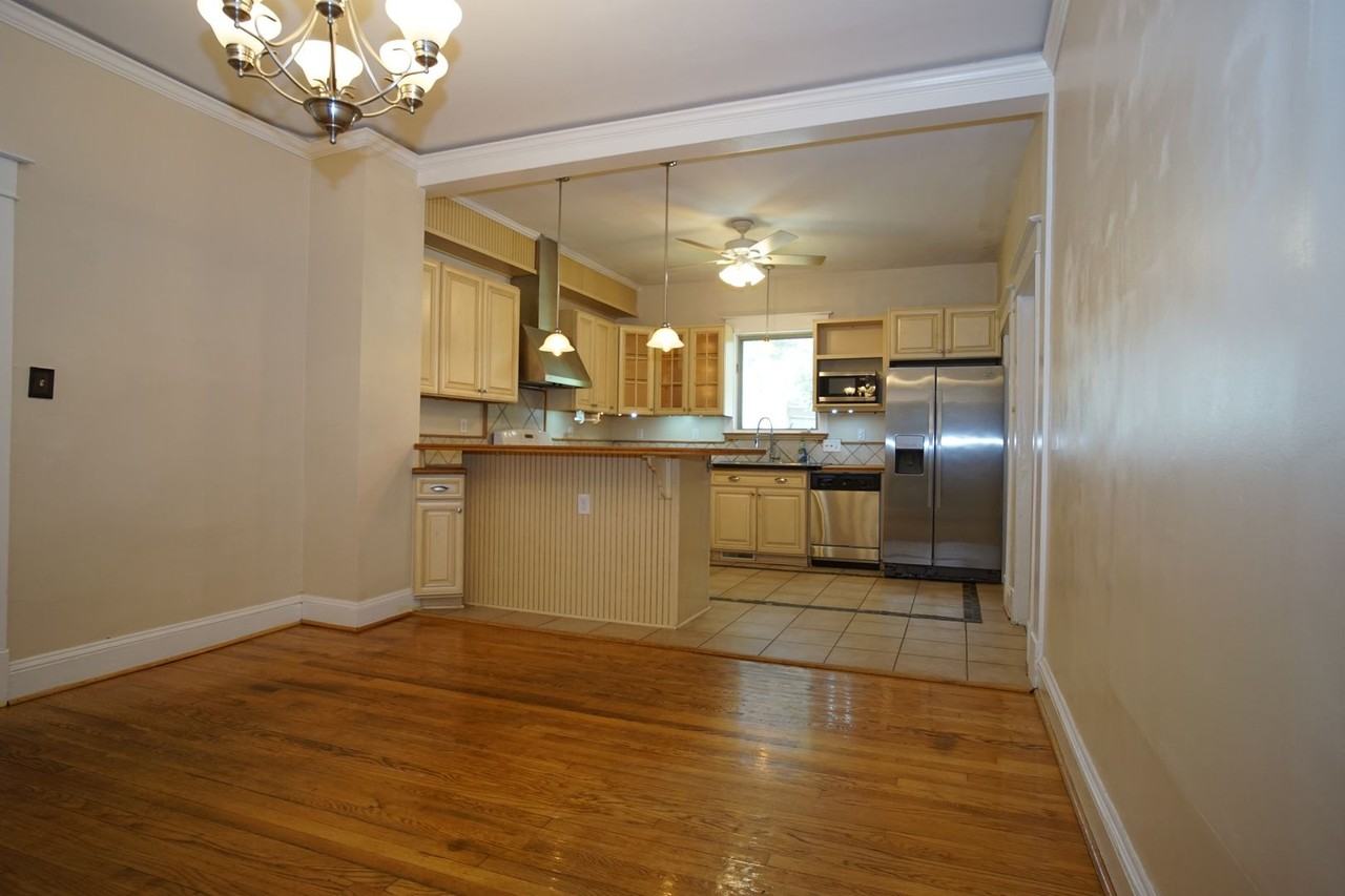 111 Evans St - Photo 4 of 18