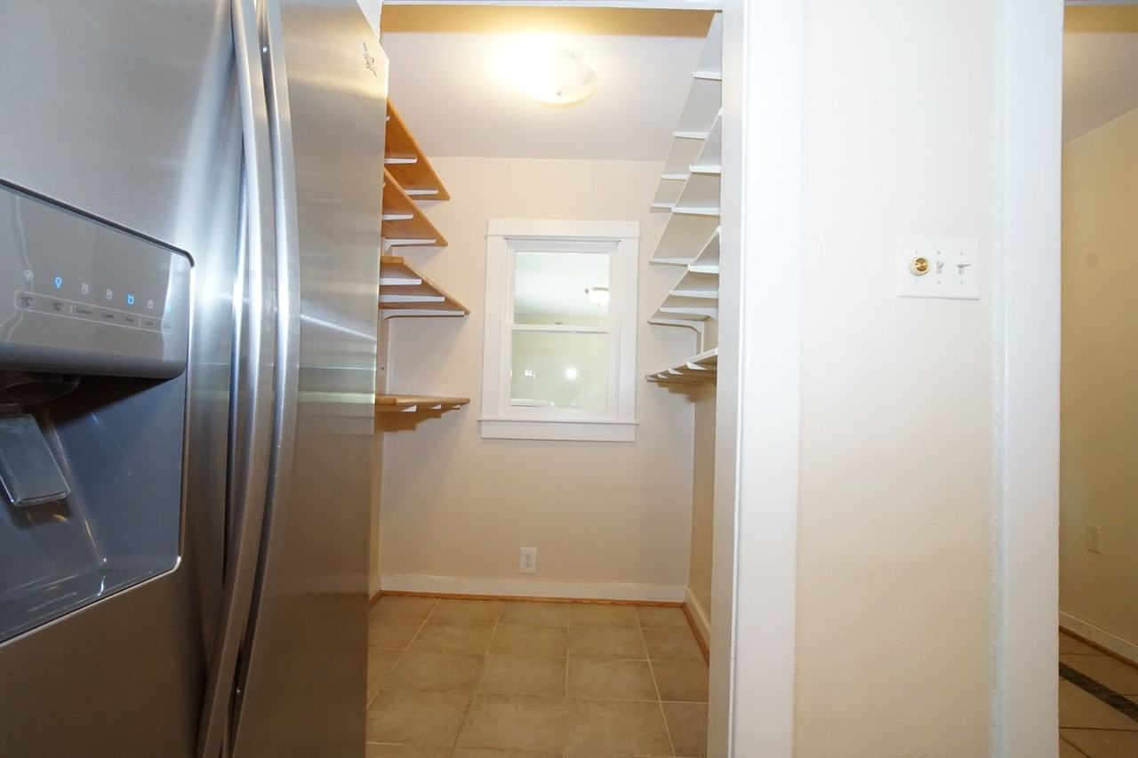 111 Evans St - Photo 7 of 18