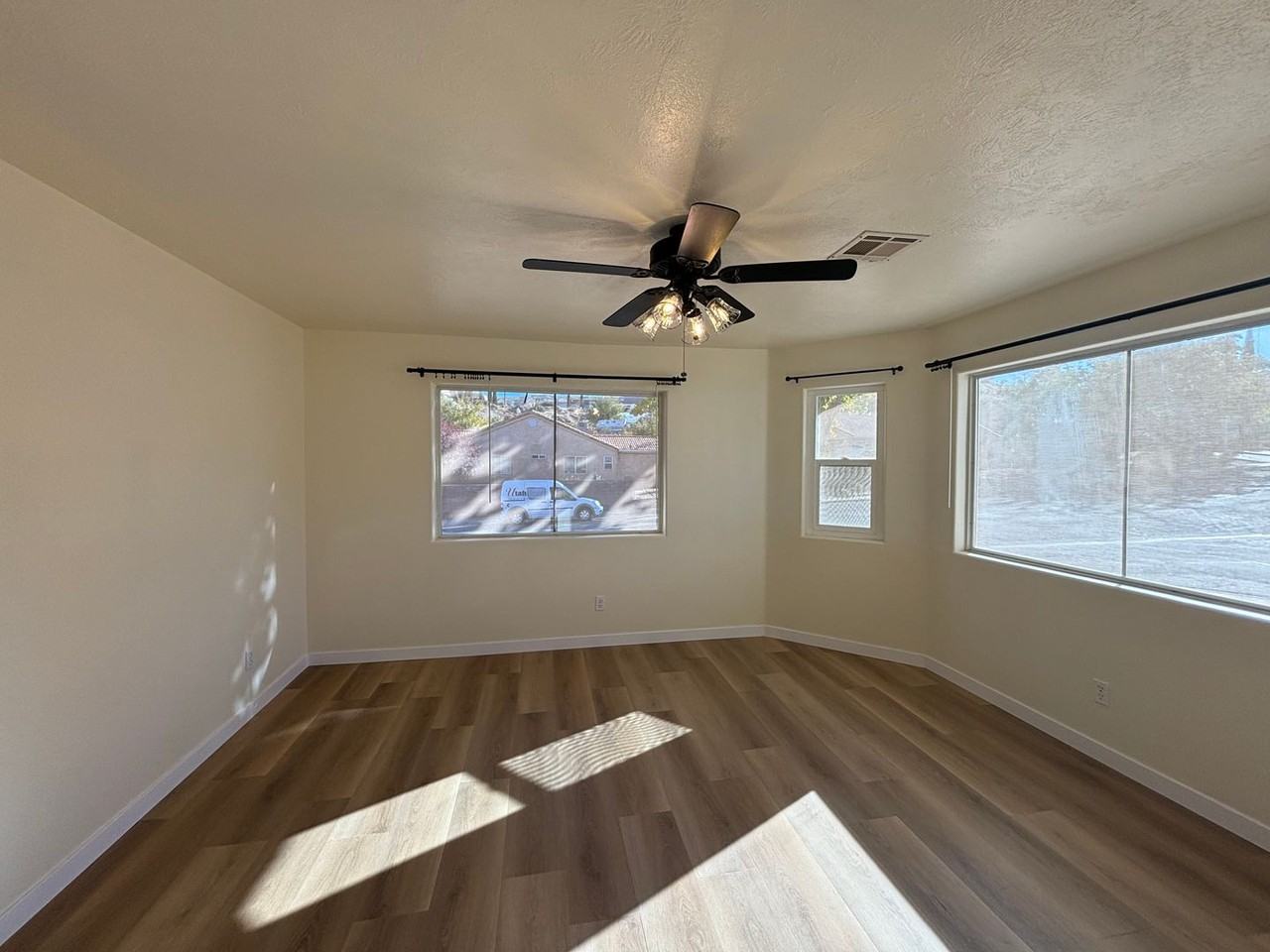 232 W 665 N - Photo 5 of 25