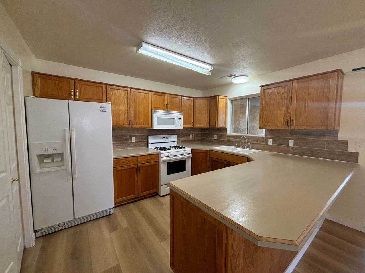 232 W 665 N - Photo 7 of 25