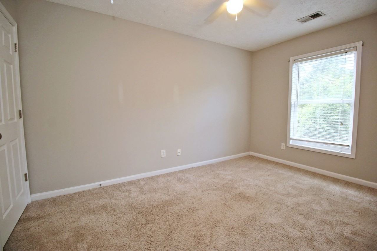 123 Tryon St - Photo 3 of 36