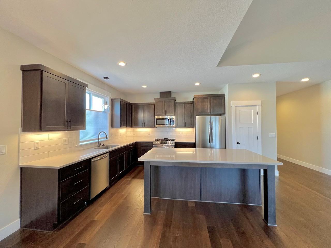 19321 Dublin Ave - Photo 4 of 17