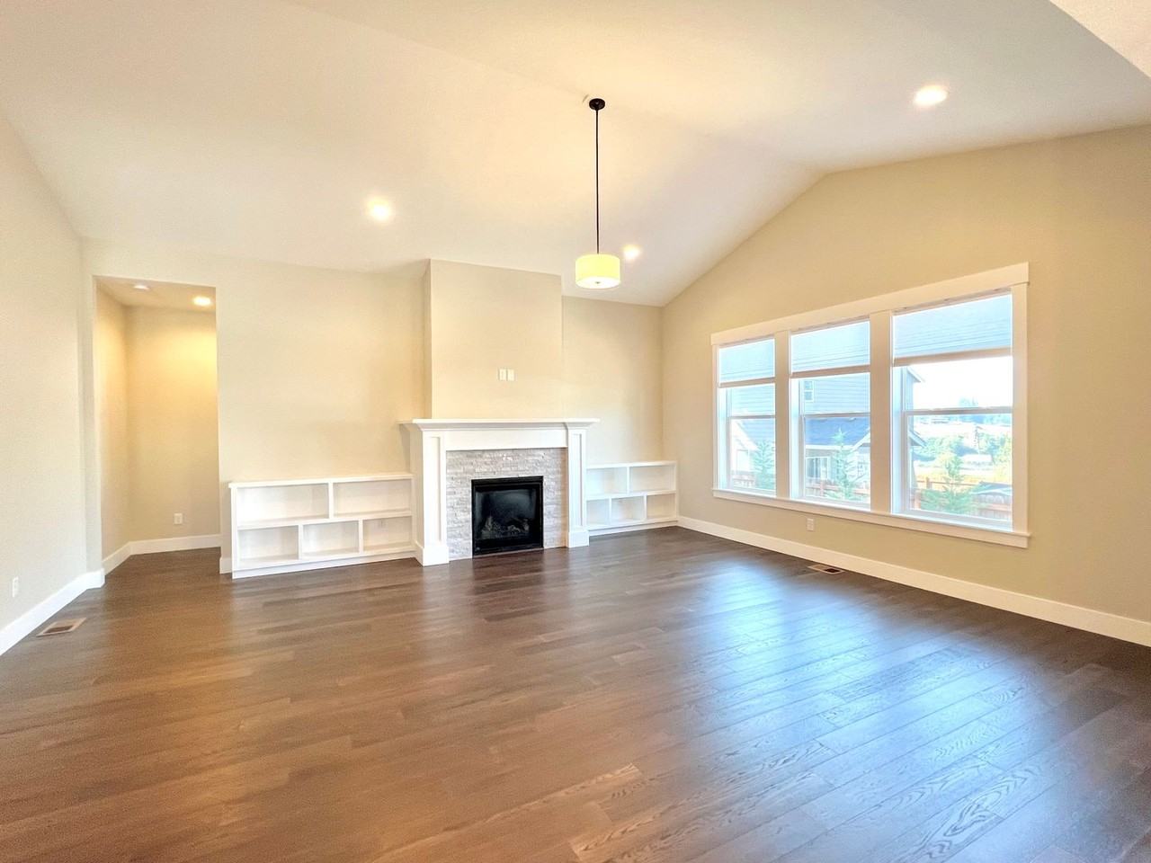 19321 Dublin Ave - Photo 7 of 17
