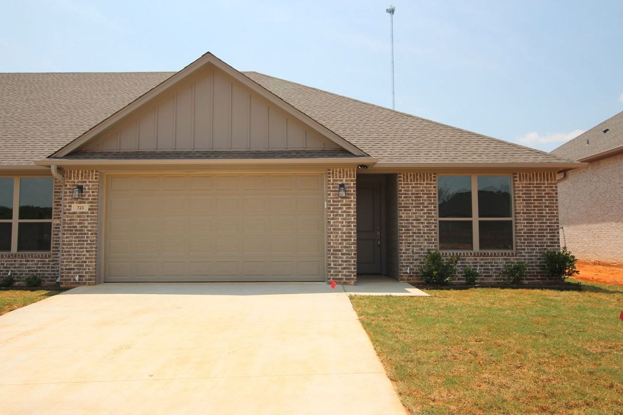 715 Freedom Way - Photo 2 of 26