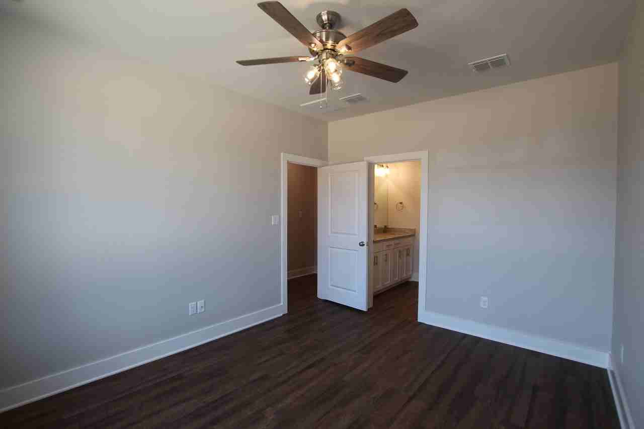 715 Freedom Way - Photo 4 of 26