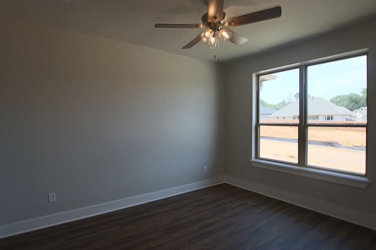 715 Freedom Way - Photo 5 of 26