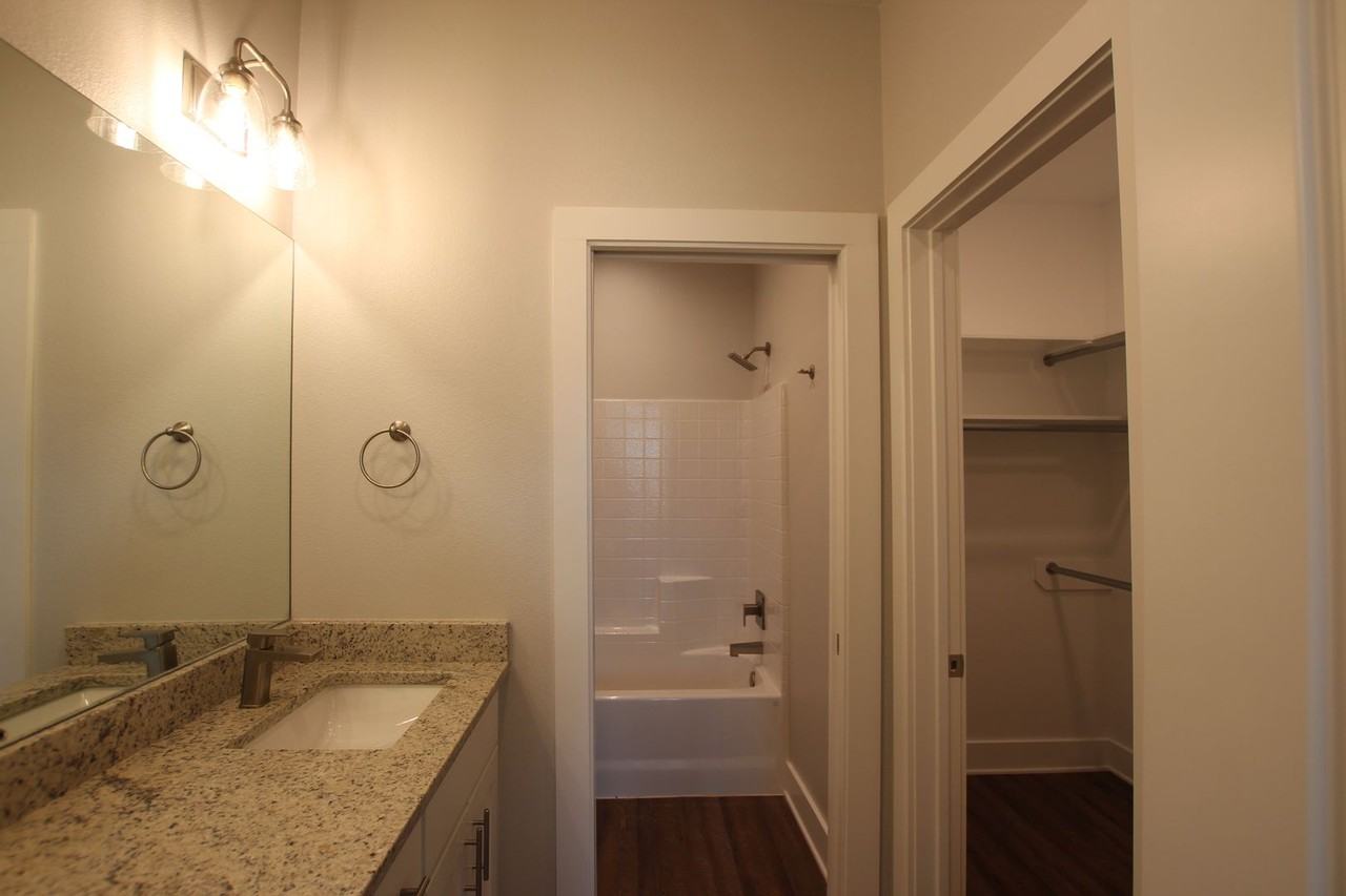 715 Freedom Way - Photo 6 of 26