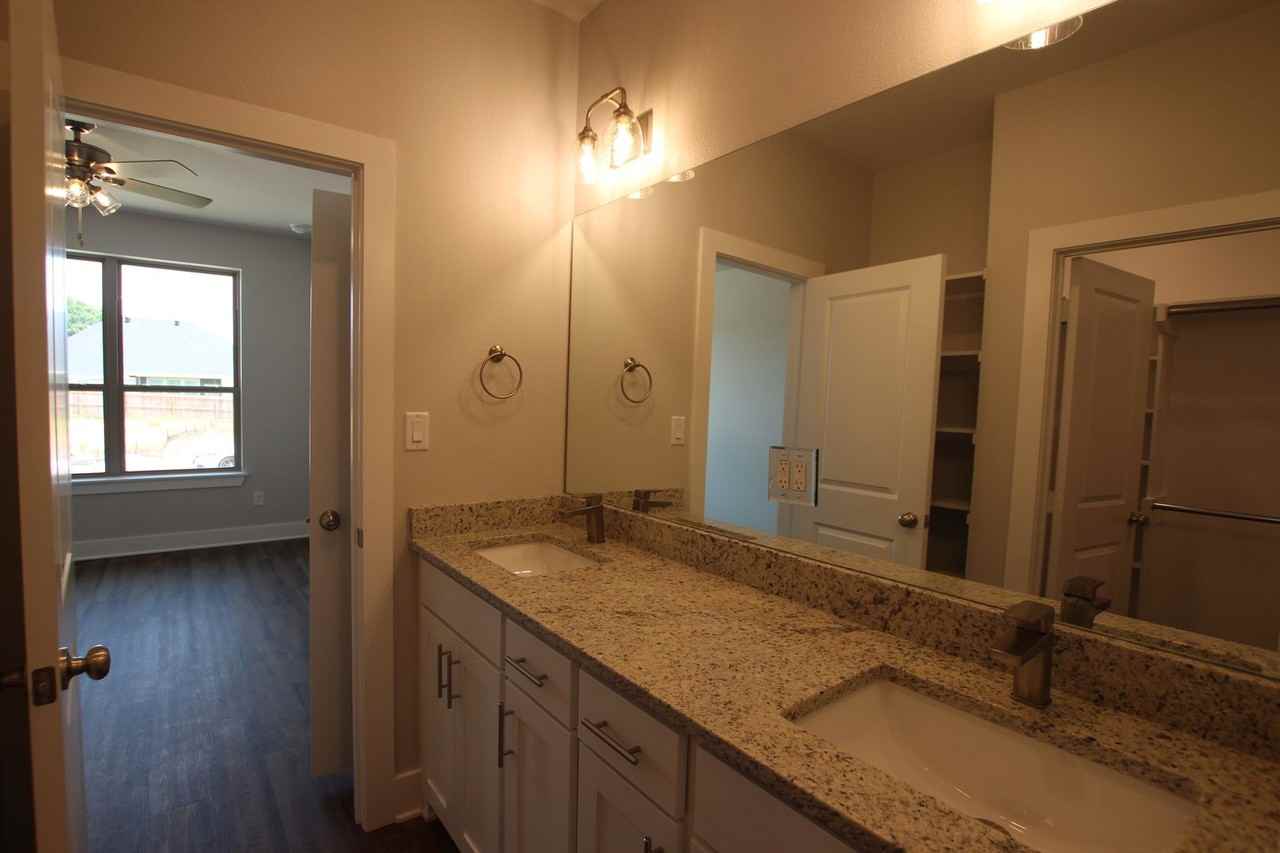 715 Freedom Way - Photo 7 of 26