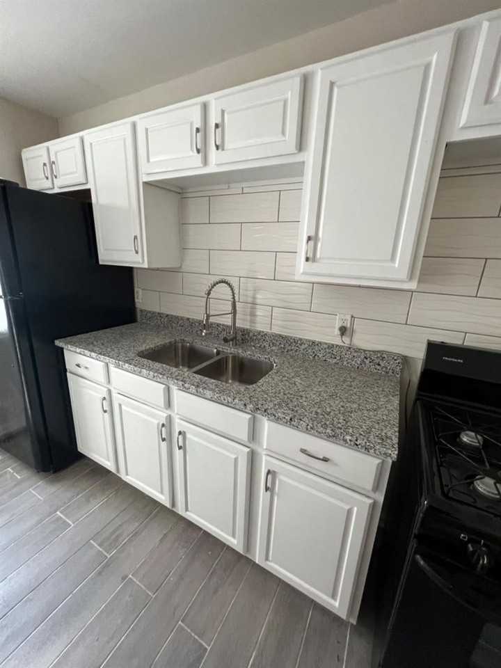 5333 E 13th Pl - Photo 5 of 22