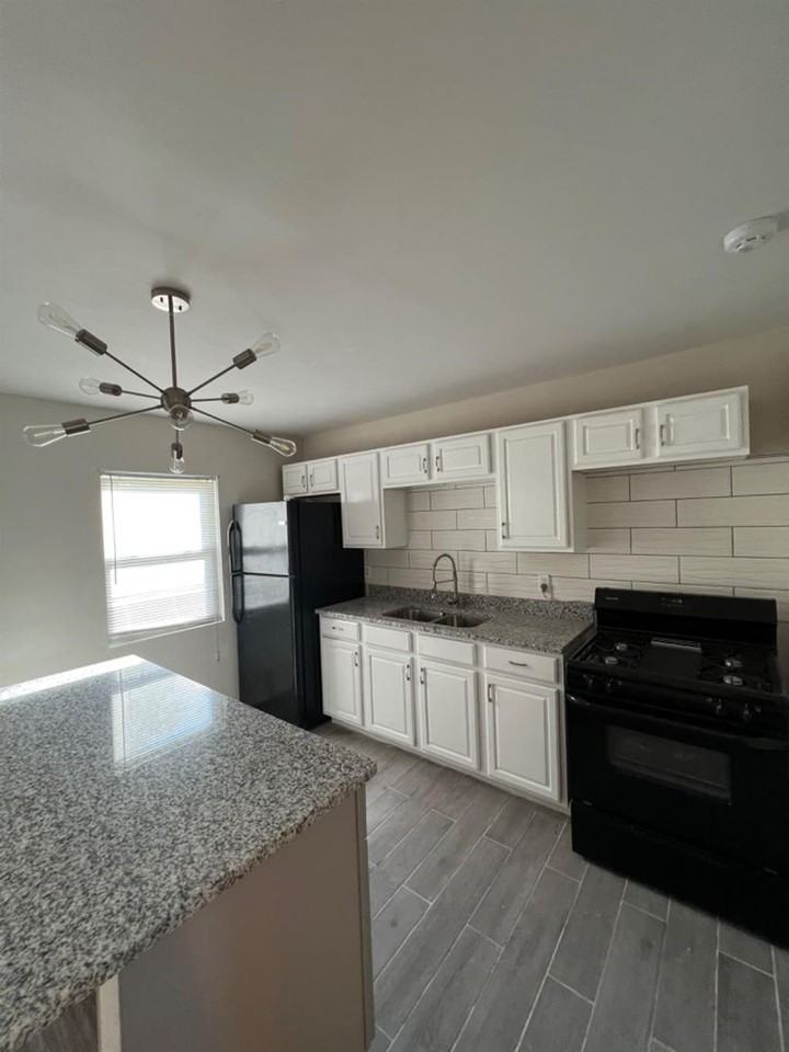 5333 E 13th Pl - Photo 6 of 22