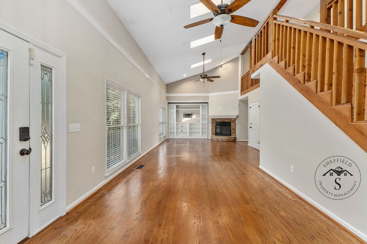 3004 3rd Ave - Photo 4 of 23