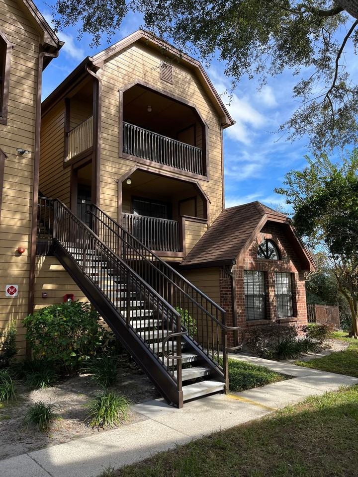 345 Lakepointe Drive #302