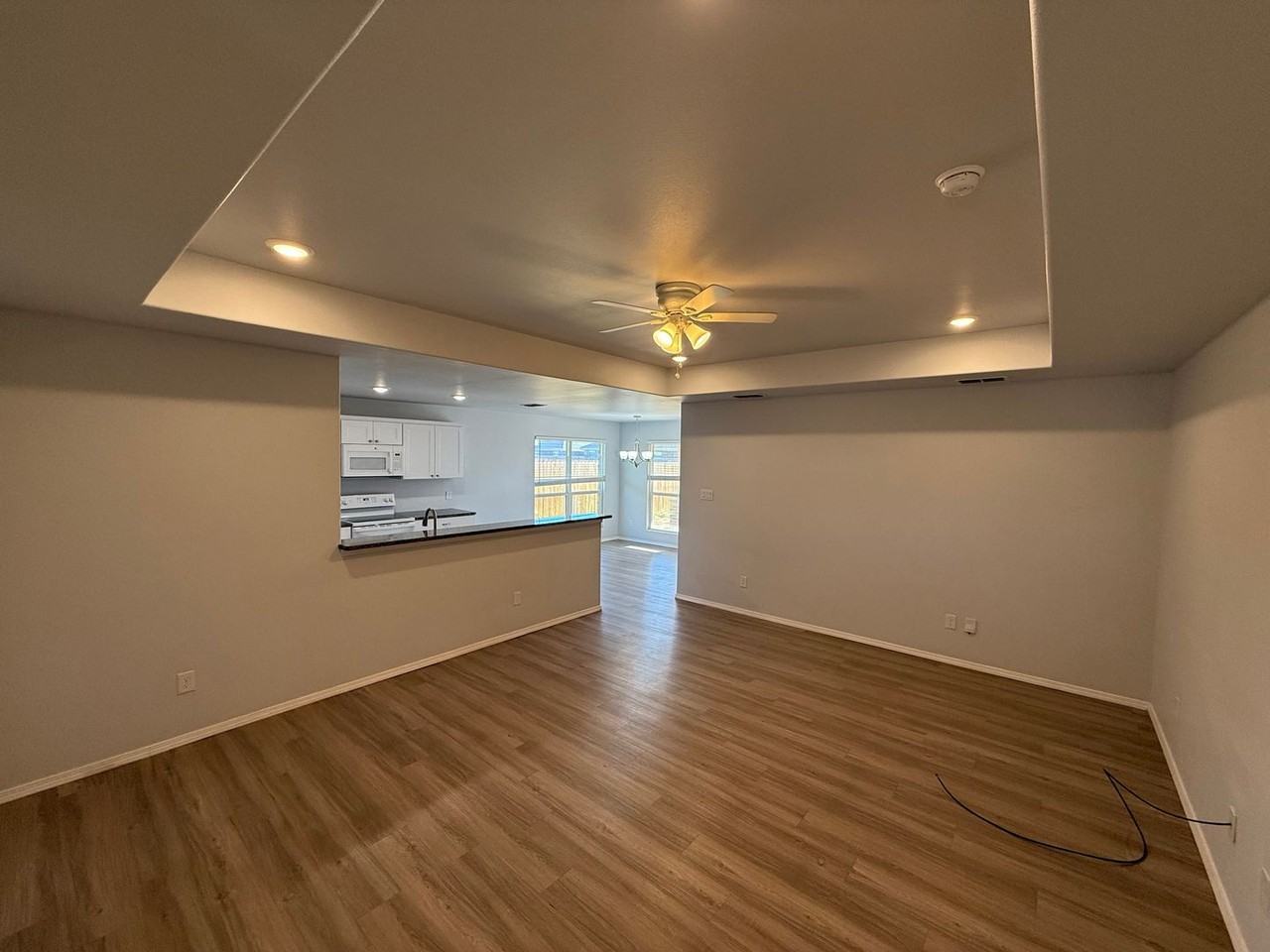 8429 10th Pl - Photo 4 of 36