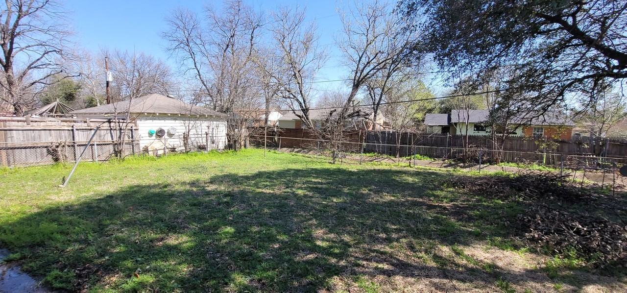 2902 Salerno Dr - Photo 2 of 2