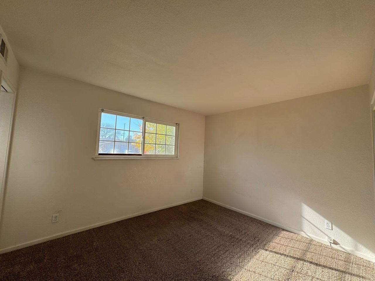 6049 Cherrelyn Way - Photo 5 of 12