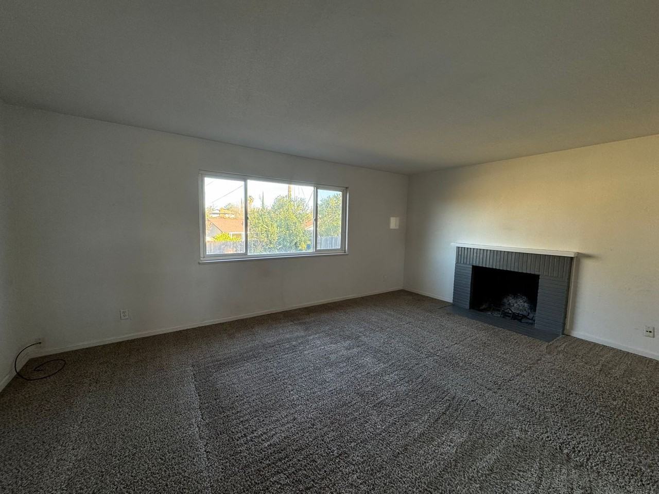 6049 Cherrelyn Way - Photo 3 of 29