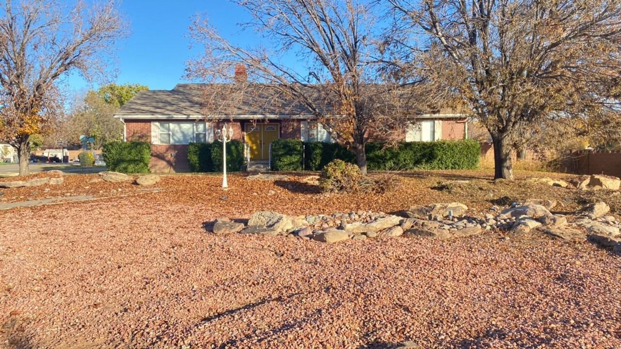 1797 S Alondra Cir - Photo 2 of 9