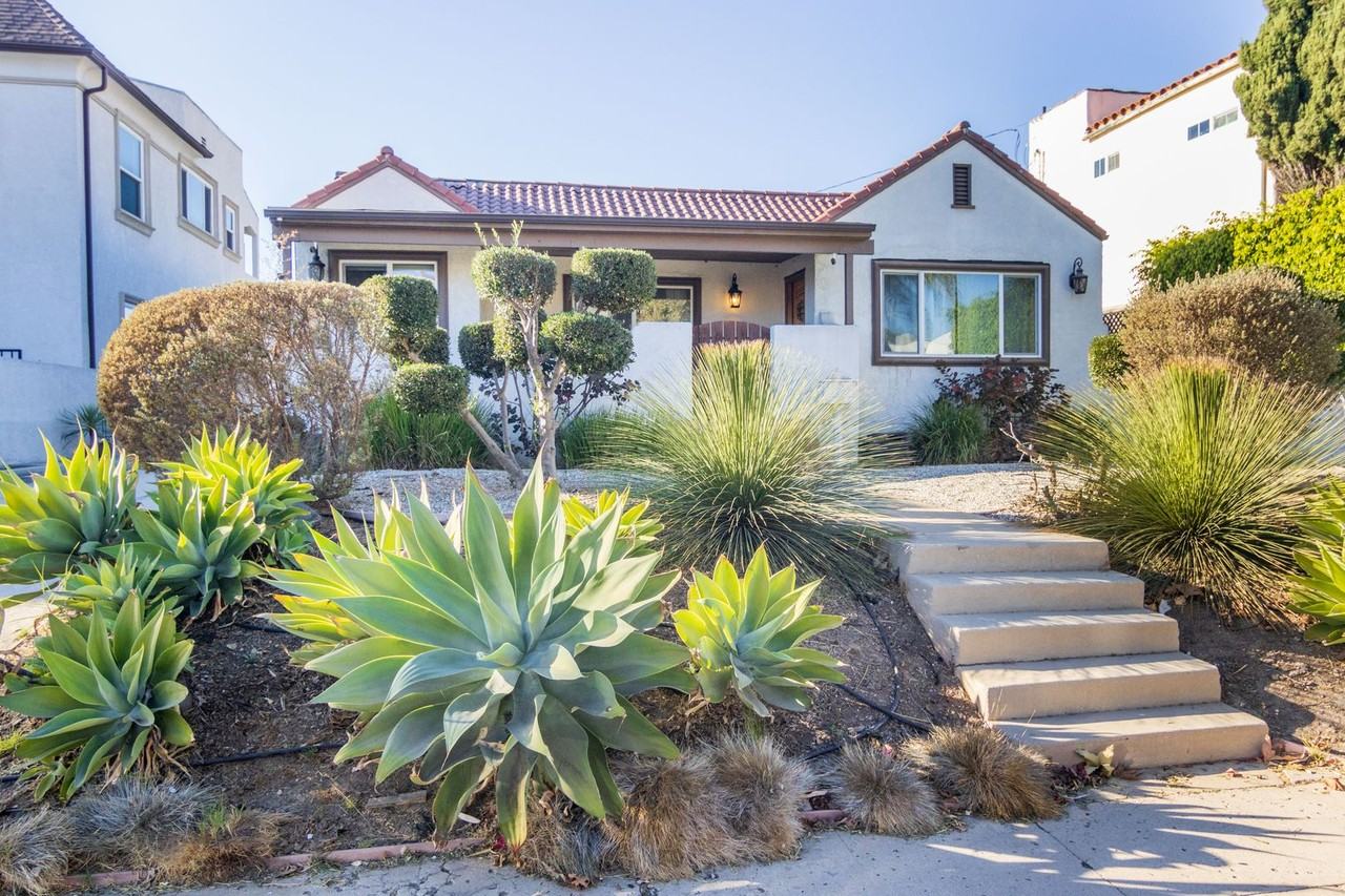 1209 S Longwood Ave - Photo 3 of 31