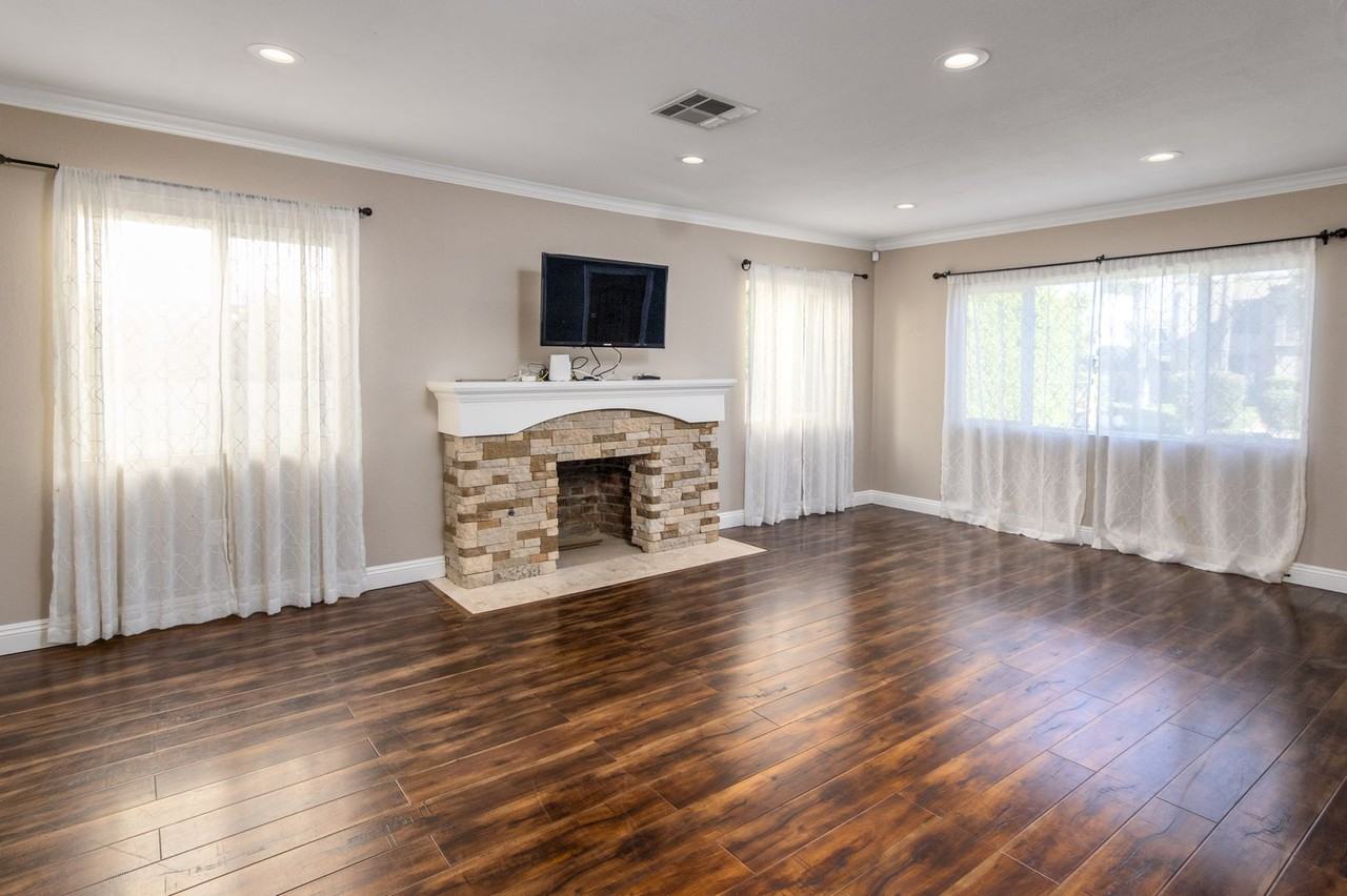 1209 S Longwood Ave - Photo 7 of 31