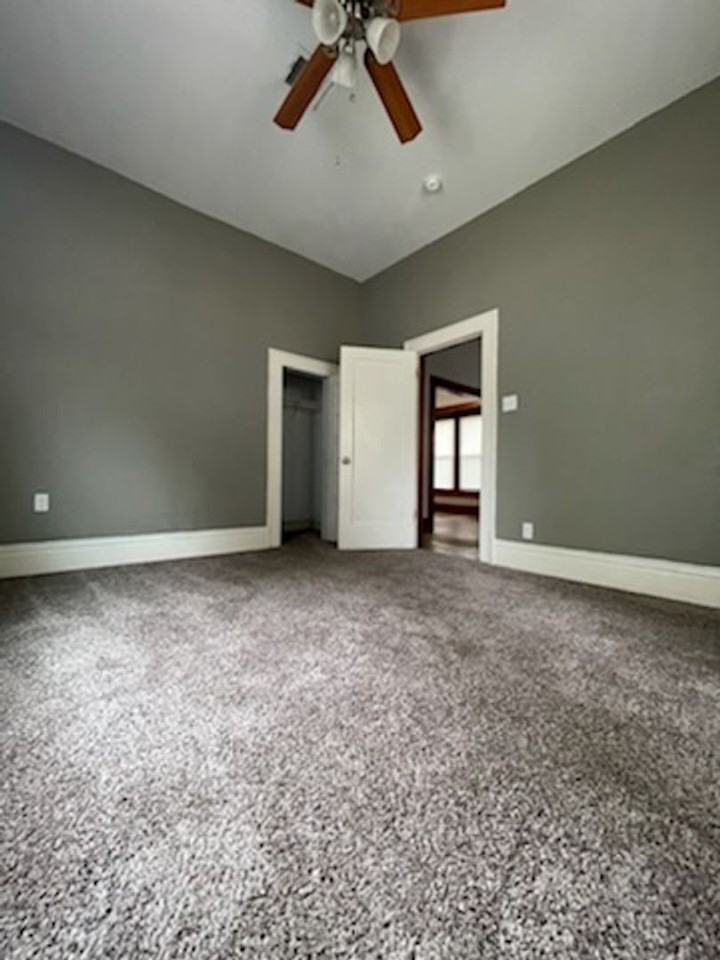 721 N Kickapoo Ave - Photo 3 of 8