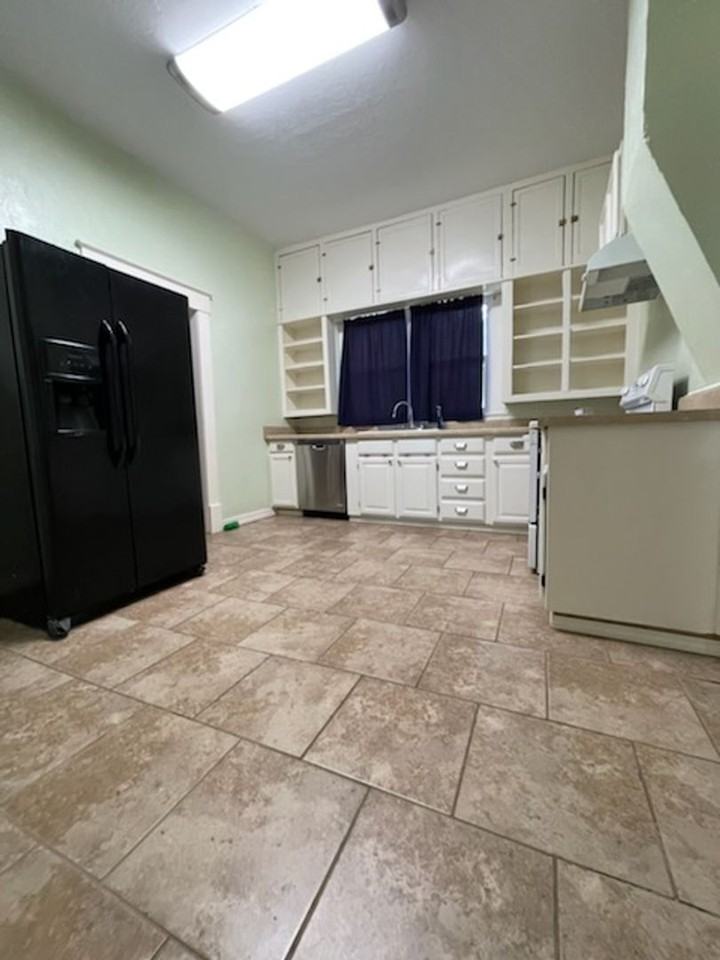 721 N Kickapoo Ave - Photo 5 of 8