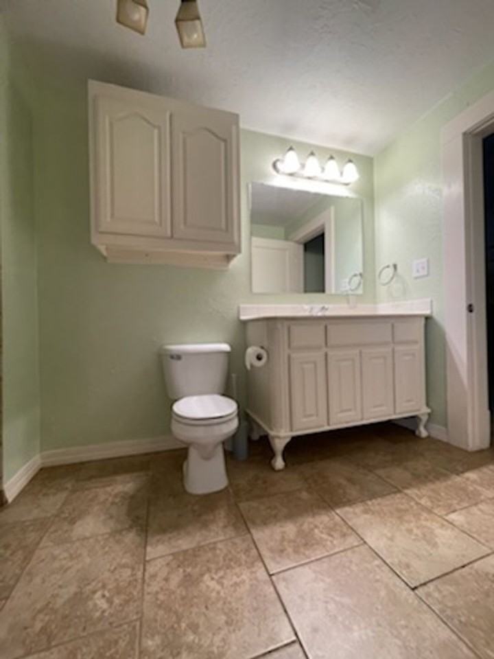 721 N Kickapoo Ave - Photo 6 of 8