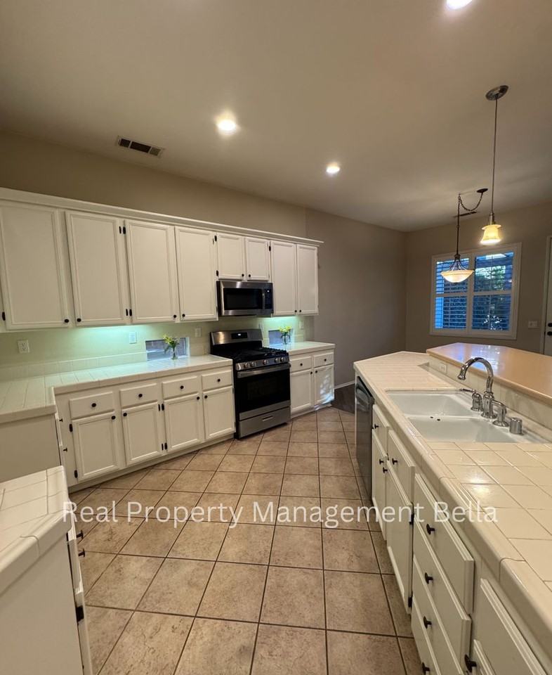 29790 Painted Desert Dr - Photo 5 of 19