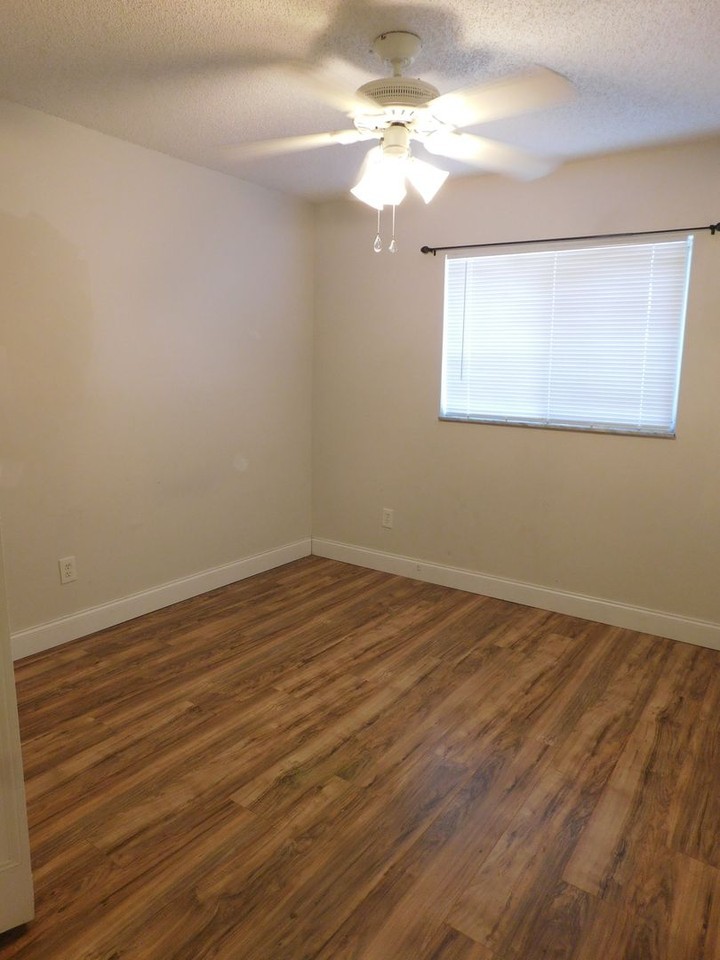 4431 Watch Hill Rd - Photo 7 of 32