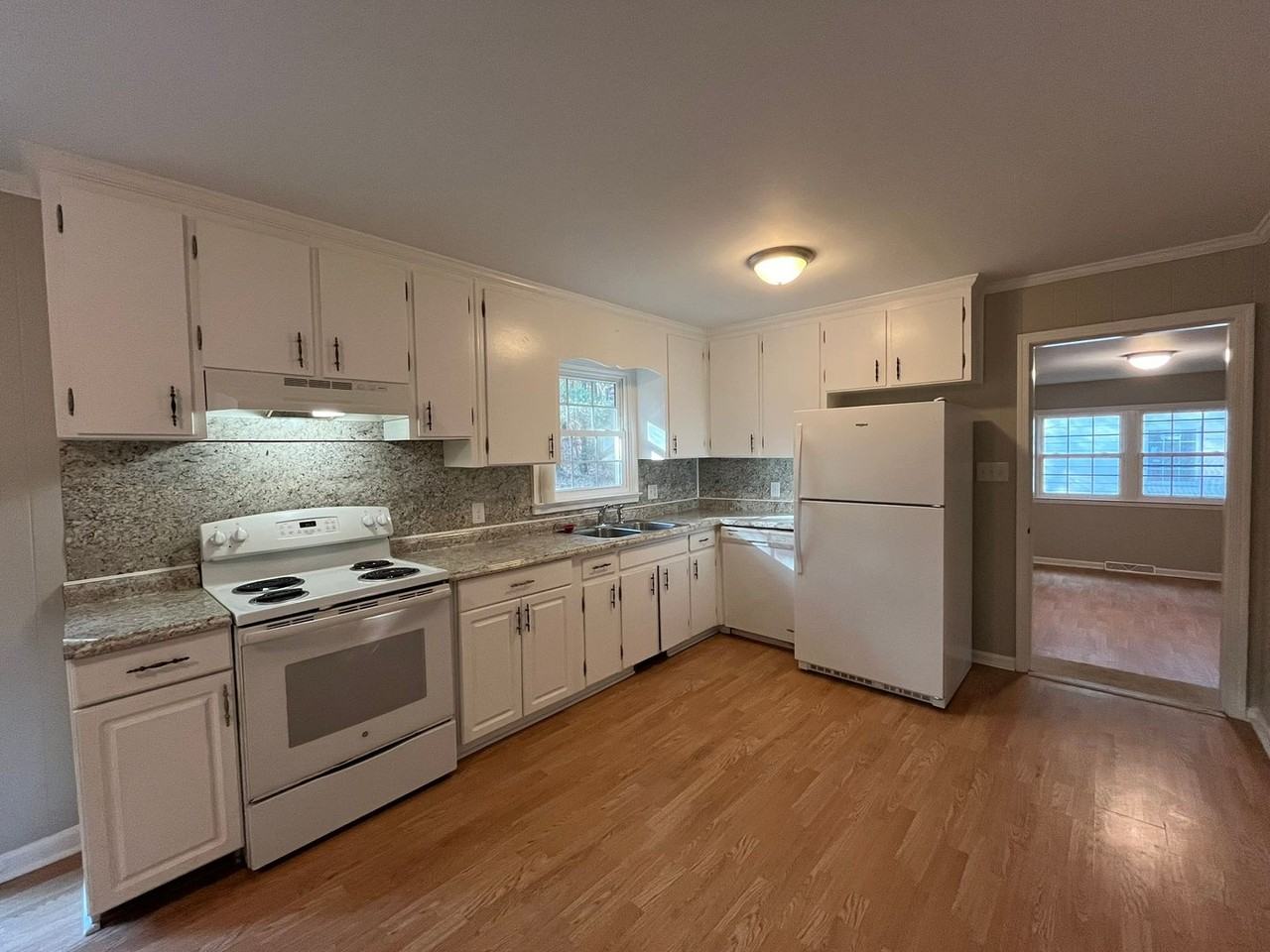 13009 Creedmoor Rd - Photo 4 of 29