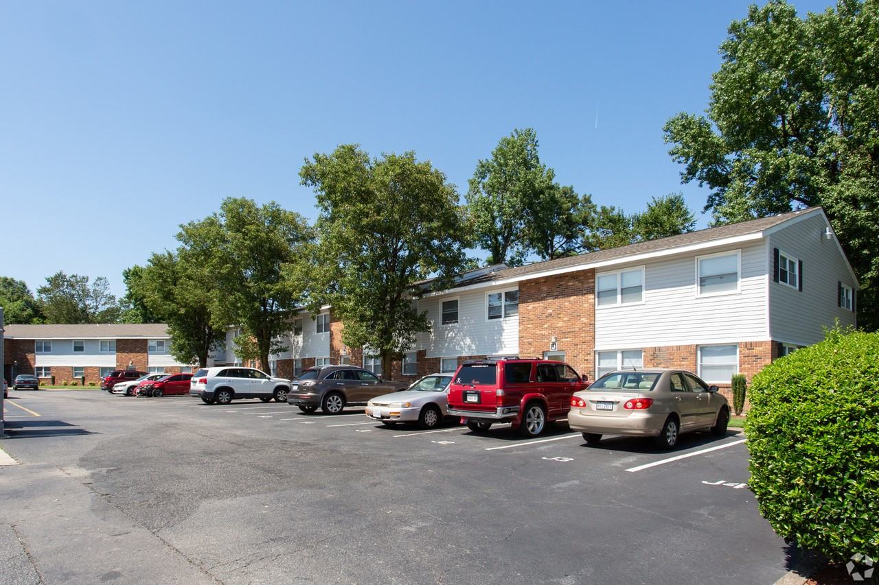 Abbey Arms Apartments - Photo 2 of 14