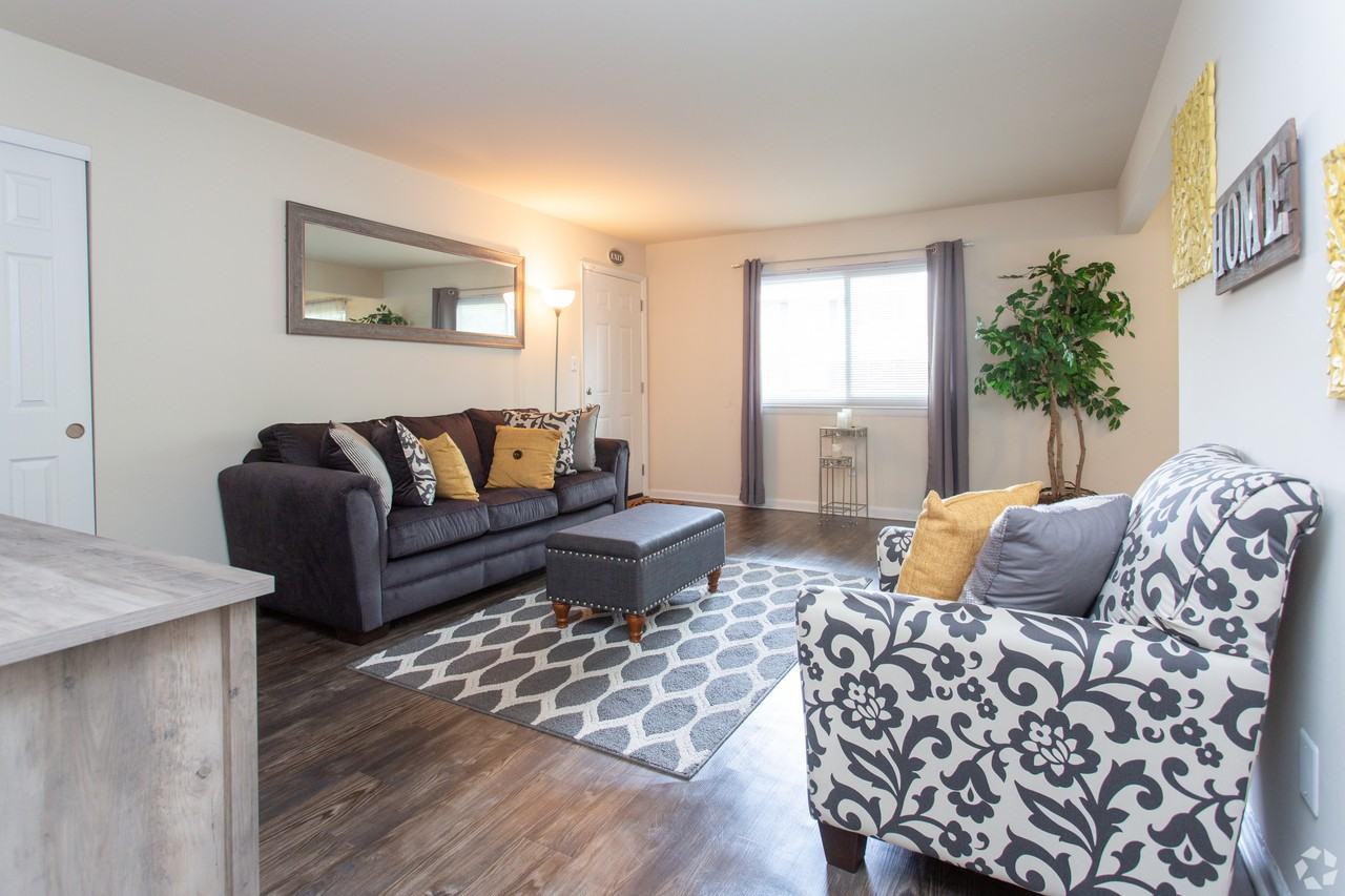 Abbey Arms Apartments - Photo 3 of 14