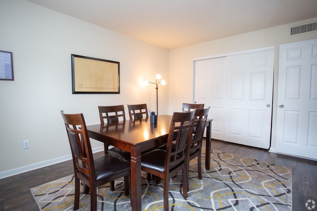 Abbey Arms Apartments - Photo 7 of 14