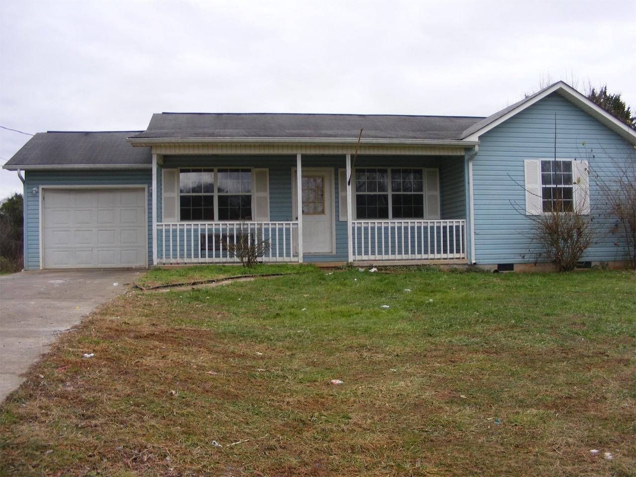 225 Sunset Dr - Photo 3 of 11