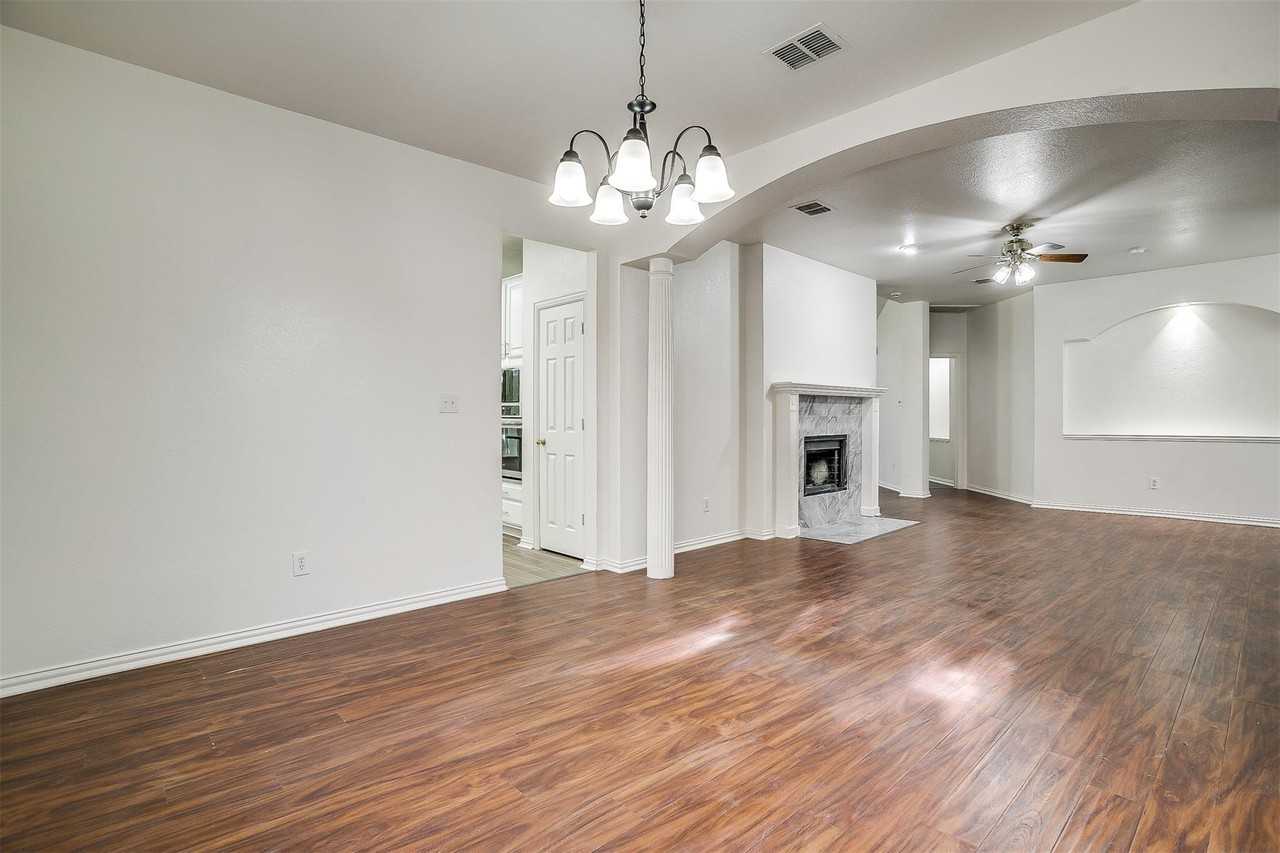 1413 Blue Gill Ln - Photo 3 of 10