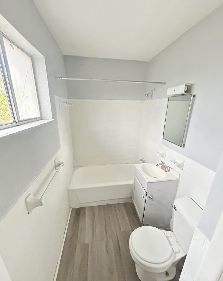 1425 Milburn Ave - Photo 2 of 5