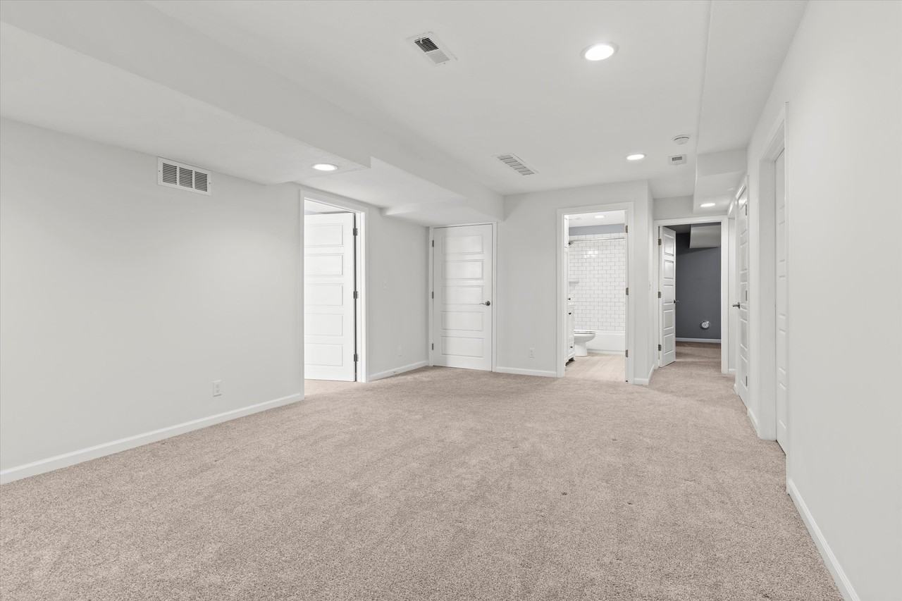 16163 Granada St - Photo 3 of 23