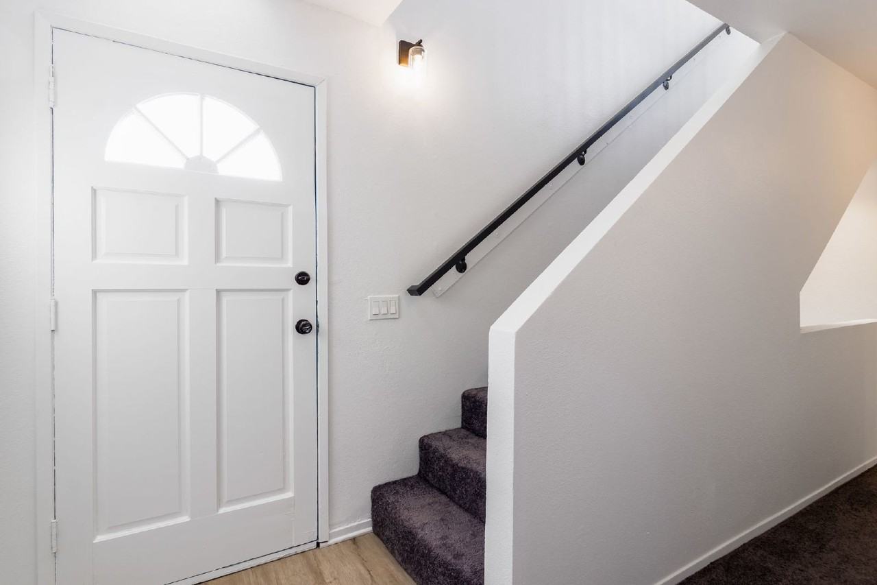 824 Centinela Ave #1 - Photo 3 of 22