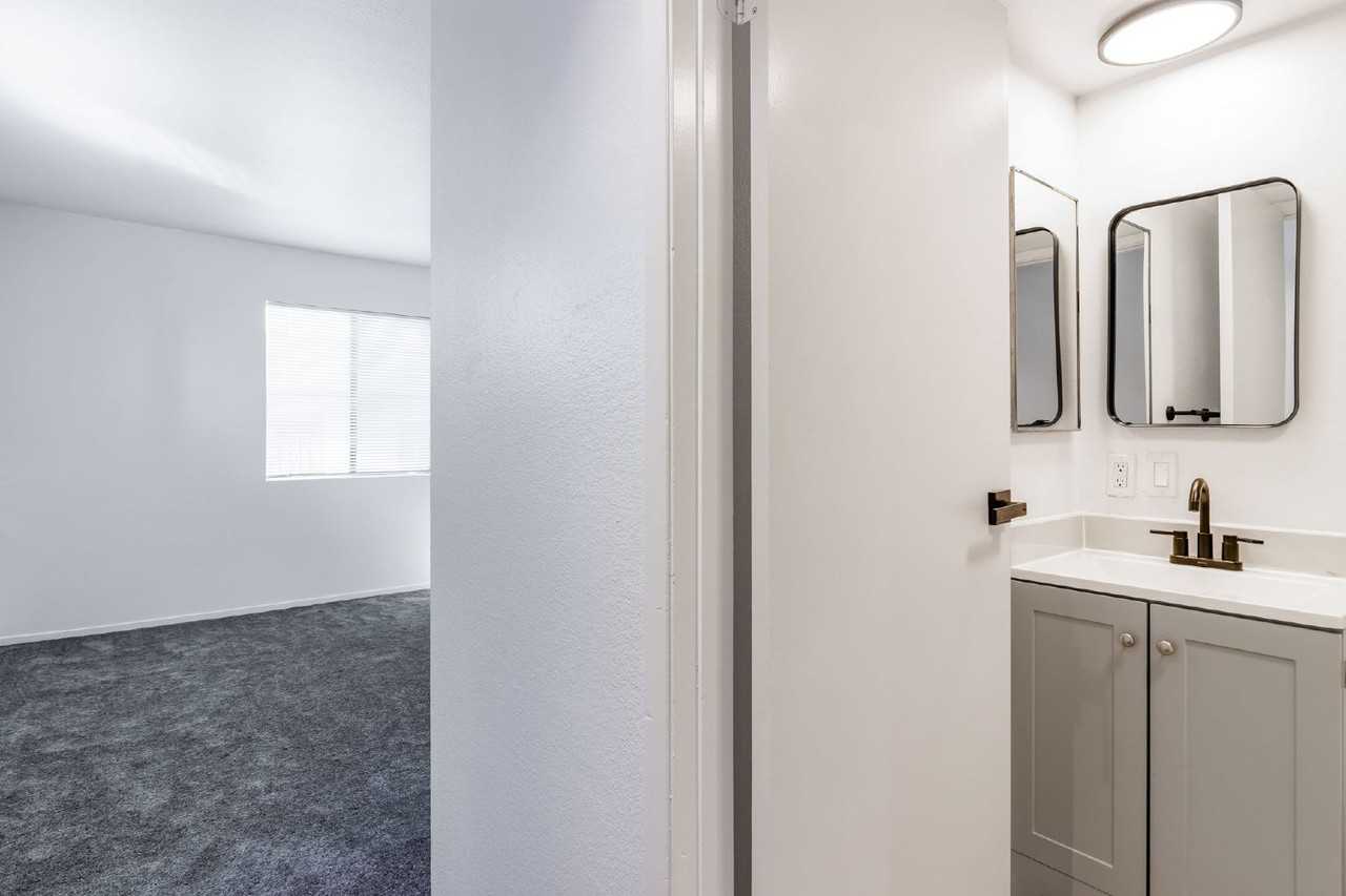 824 Centinela Ave #1 - Photo 5 of 22