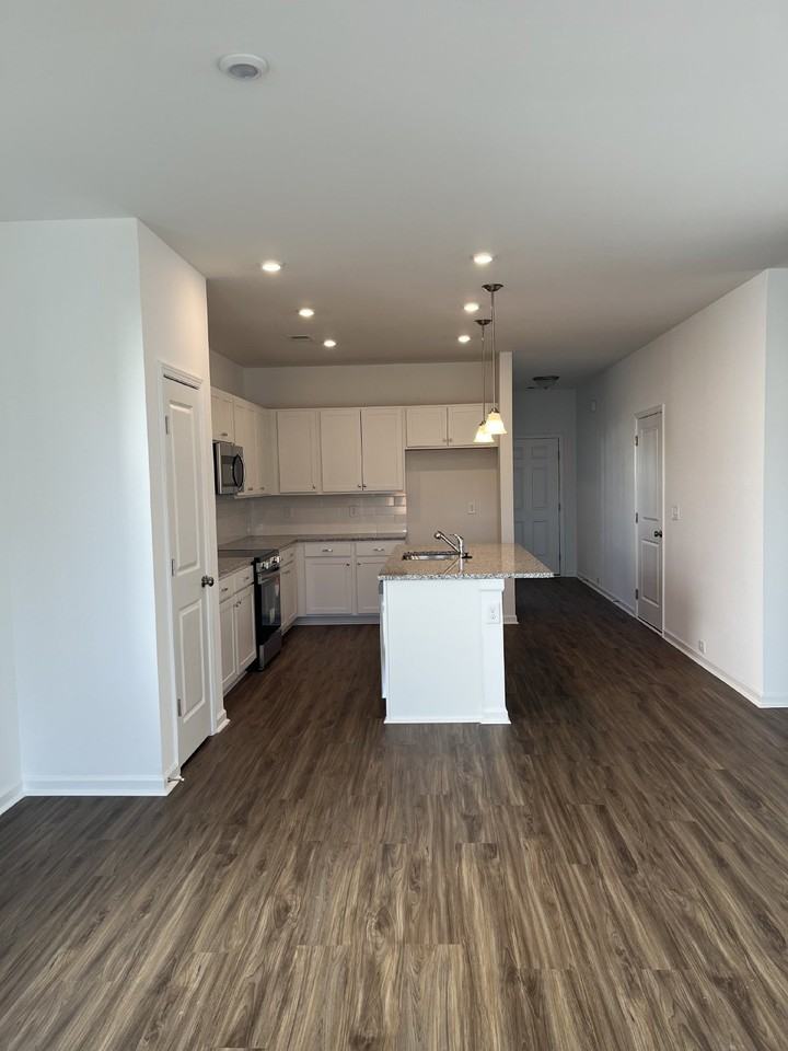 806 Grand Station Blvd - Photo 5 of 20