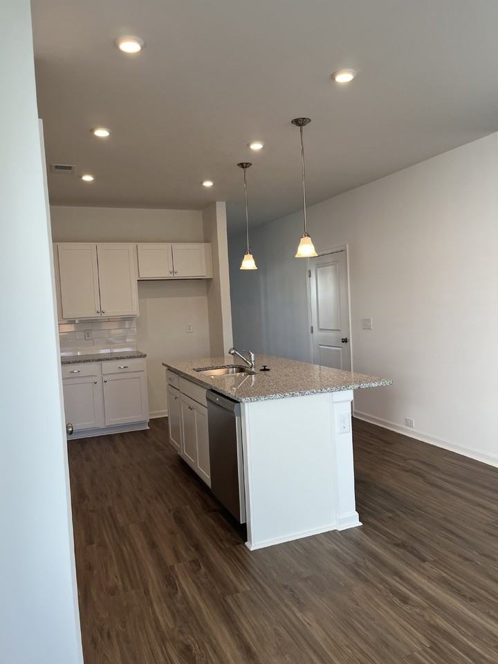 806 Grand Station Blvd - Photo 6 of 20