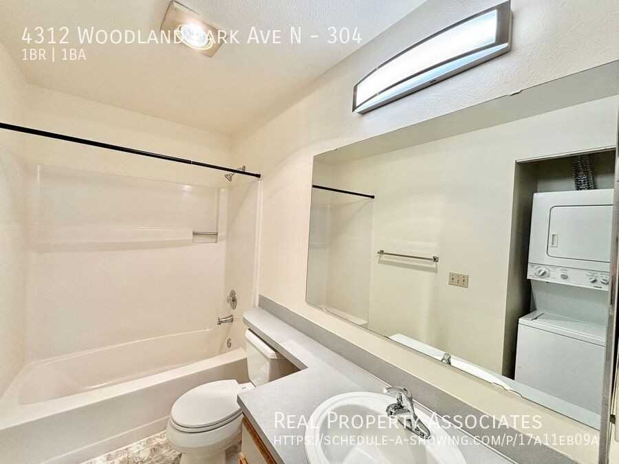 4312 Woodland Park Ave N #304 - Photo 4 of 30
