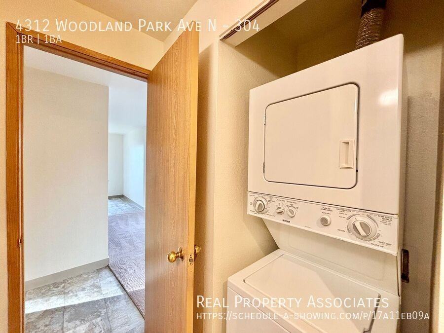 4312 Woodland Park Ave N #304 - Photo 5 of 30