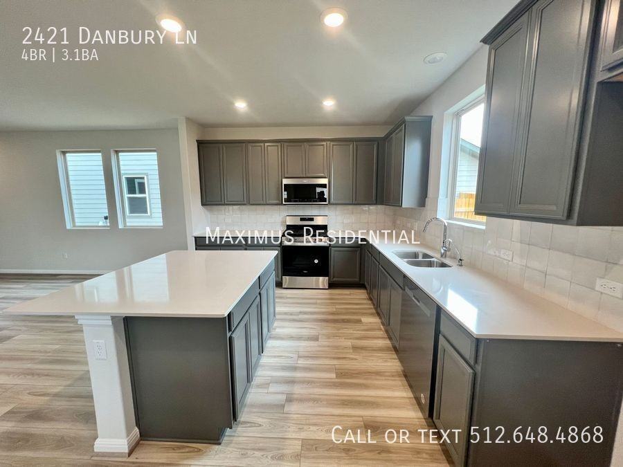 2421 Danbury Ln - Photo 4 of 22