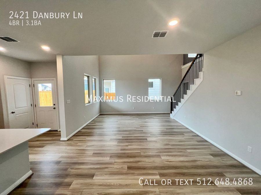 2421 Danbury Ln - Photo 7 of 22