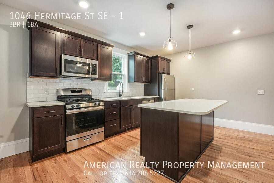 1046 Hermitage St Se #1 - Photo 4 of 16