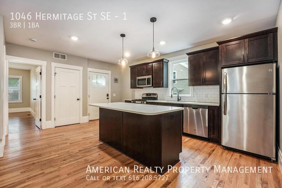 1046 Hermitage St Se #1 - Photo 5 of 16