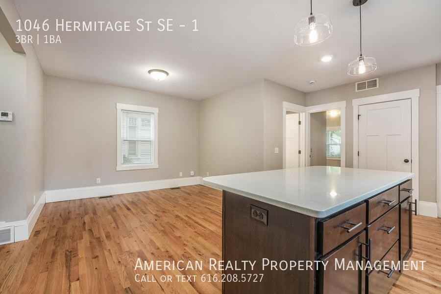 1046 Hermitage St Se #1 - Photo 6 of 16