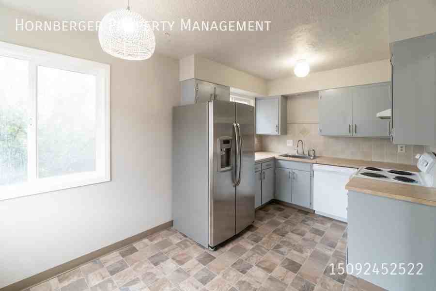 2722 E 37th Ave #2722 - Photo 2 of 29