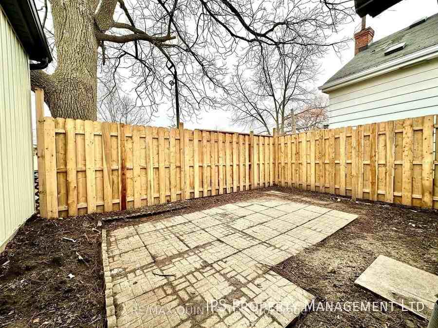 134 Dundas St W - Photo 3 of 17